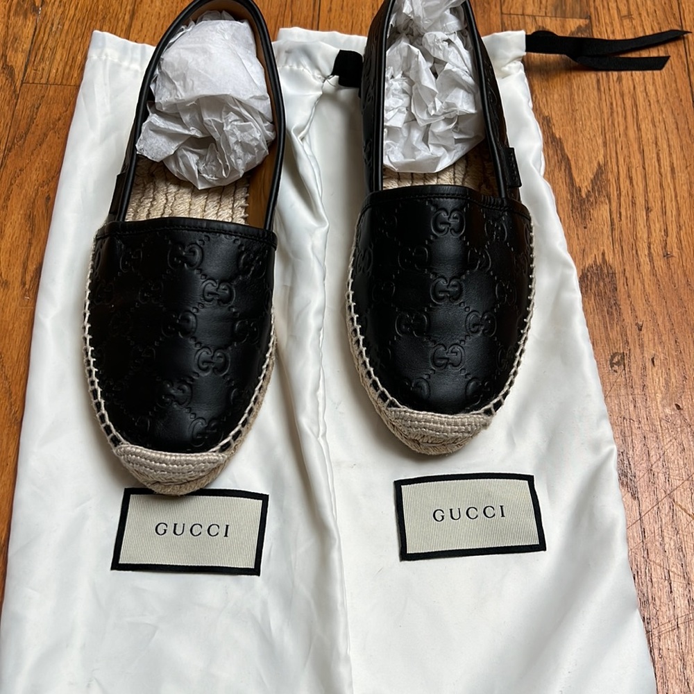 GUCCI women’s 38.5 black espadrille w/ Gucci symbol LEATHER gently worn like new